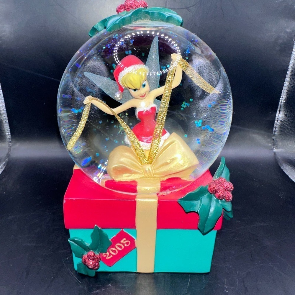Vintage 2005 Disney Store Tinkerbell Mistletoe Christmas Snow Globe